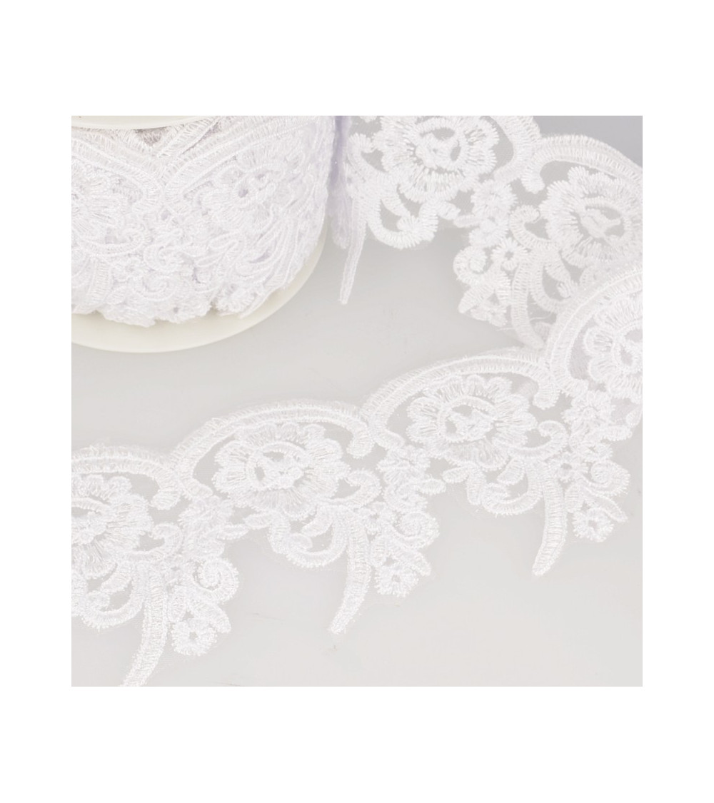 13.5m spool of shiny embroidery White 115 mm