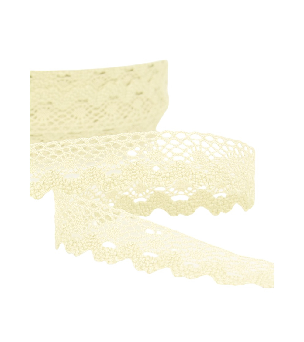 30m bobbin of 13mm ecru cotton lace