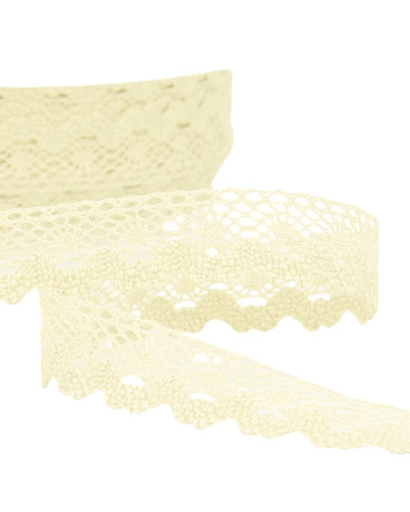 30m bobbin of 13mm ecru cotton lace