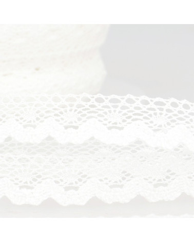 30m bobbin of 13mm white cotton lace