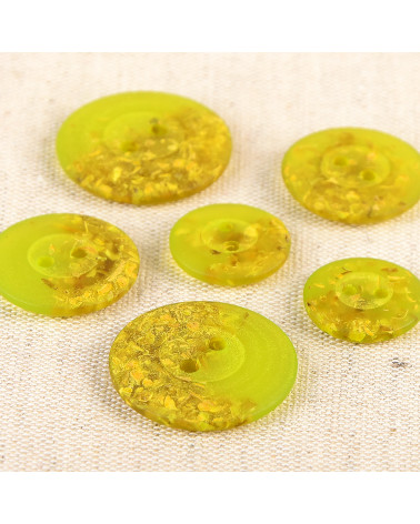 Round button 2 chip holes 19mm green