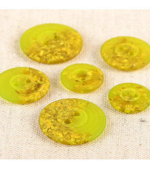 Round button 2 chip holes 23mm green
