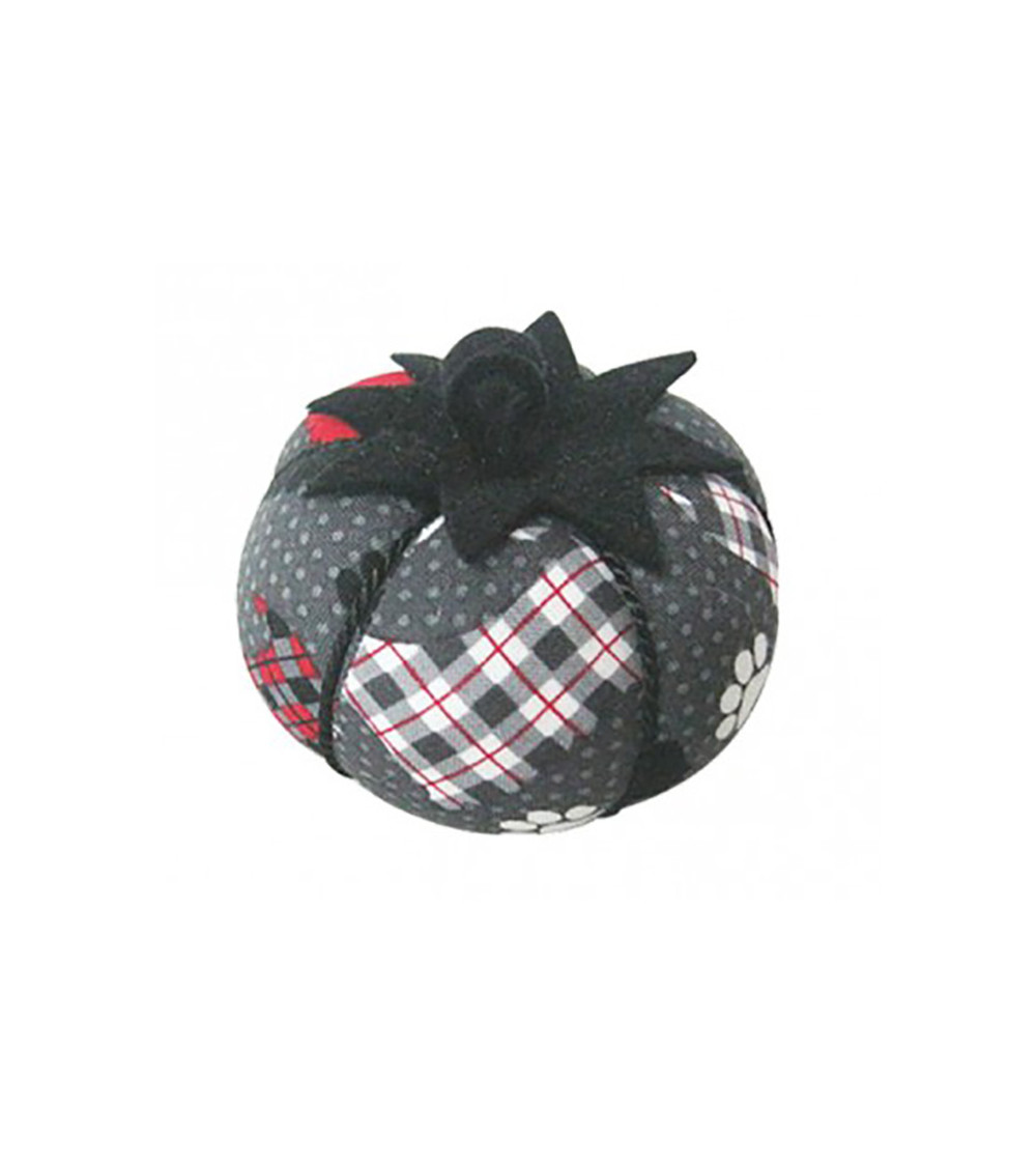 Tomato pin holder dog print in gray and red checks