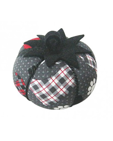 Tomato pin holder dog print in gray and red checks