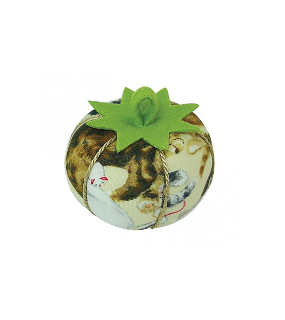 Tomatoes pin holder cats