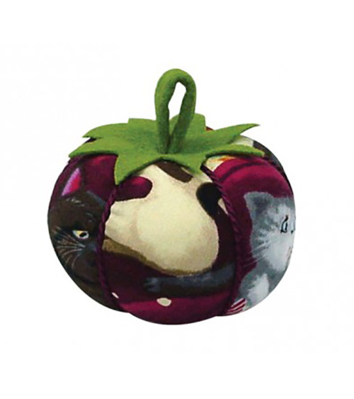 Cat pin holder tomatoes