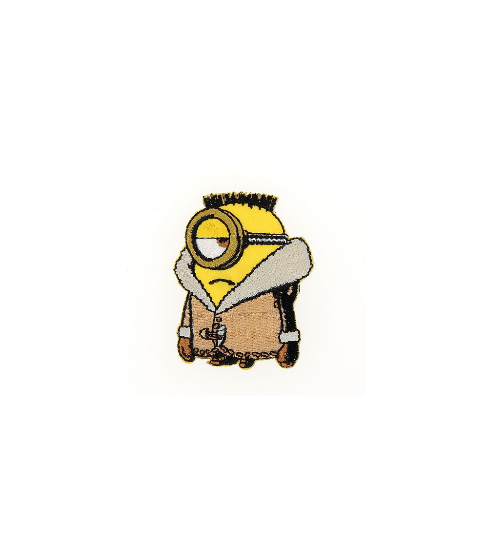 Ecusson broderie Minions Stuart en manteau 4x6cm