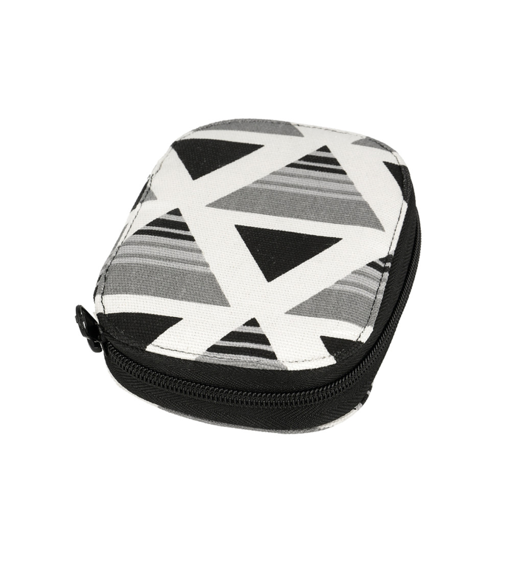 Sewing pouch 14cmx9cm printed with black and gray triangles