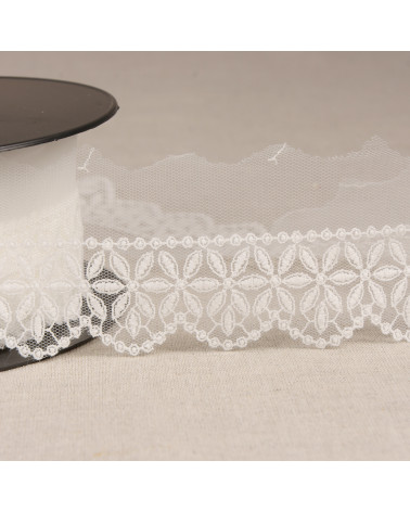 Tulle brodé fleurs rosace blanc 55mm au mètre fabriqué en Europe