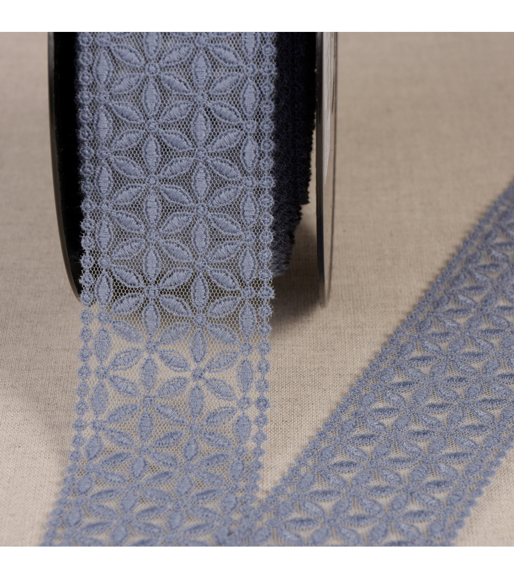 Tulle embroidered between two lavender blue flowers 60mm per meter made in Europe