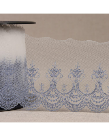 Bobina da 14,6 m in tulle ricamato smerlato blu lavanda da 80 mm prodotto in Europa