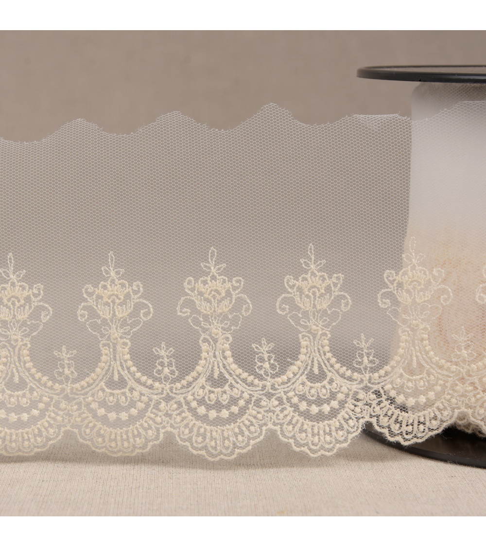 Spool 14.6m ecru scalloped embroidered tulle 80mm made in Europe