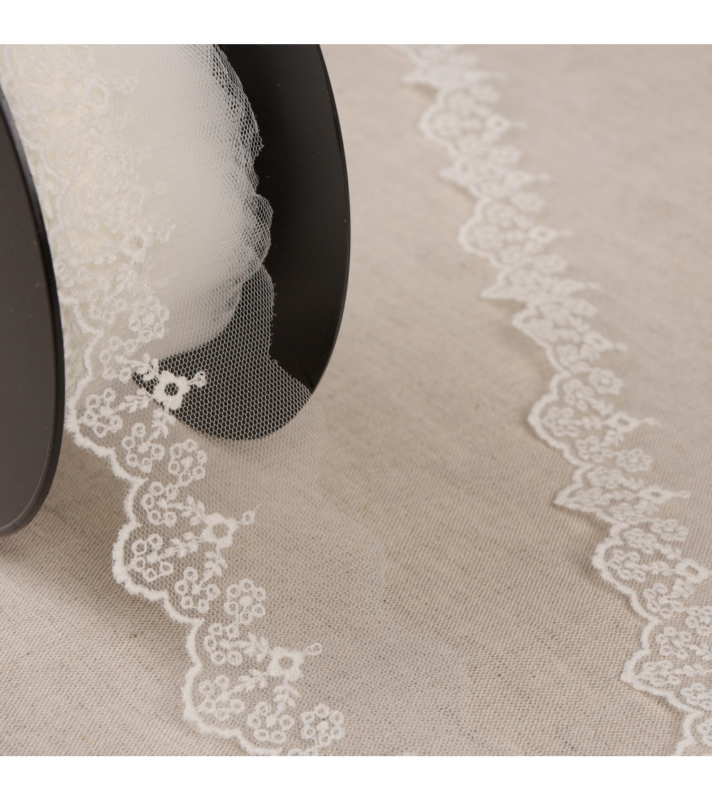 Spool 14.6m tulle embroidered white flowers 45mm made in Europe