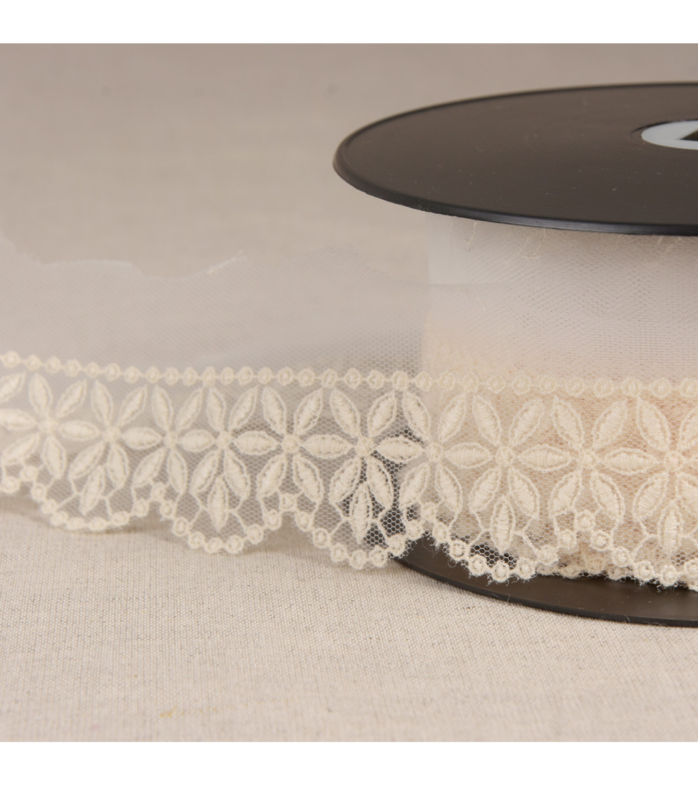 Spool 14.6m tulle embroidered flowers ecru rosette 55mm made in Europe