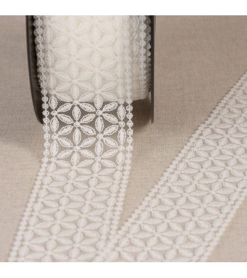 Spool 14.6m tulle embroidered between two white flowers 60mm made in Europe