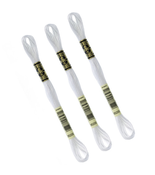 Set di 3 matassine da 8 m filo da ricamo DMC Mouliné 117 100% cotone bianco brillante 5200