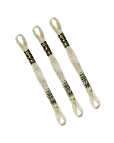 Set mit 3 Strängen 8 m DMC Mouliné-Stickgarn 117, 100 % ecrufarbene Baumwolle 712