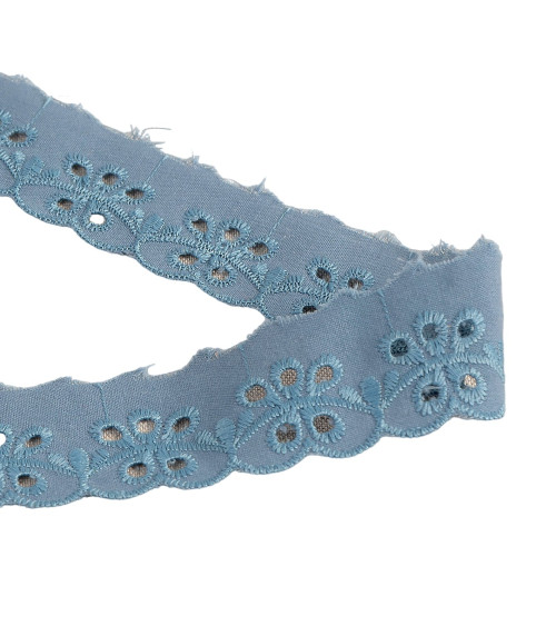 Bobine 14,6m broderie fleurs festonnée bleu lavande 30mm