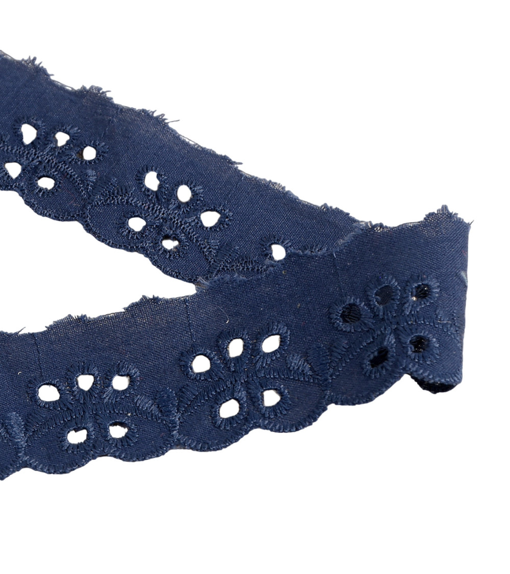 14.6m spool of navy blue scalloped flower embroidery 30mm