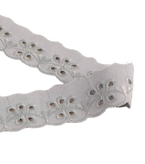 14.6m spool of medium gray scalloped flower embroidery 30mm