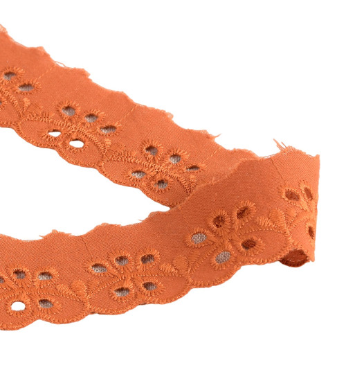 Bobine 14,6m broderie fleurs festonnée orange rouille 30mm