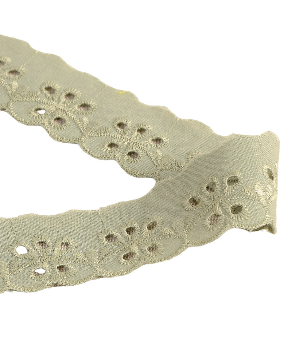 14.6m spool of almond green scalloped flower embroidery 30mm