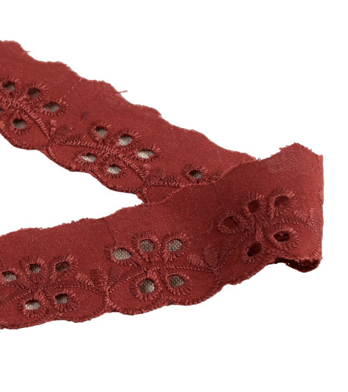 14.6m spool of burgundy red scalloped flower embroidery 30mm