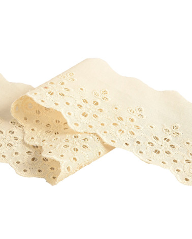 Bobbin 14.6m ecru scalloped flower embroidery 70mm