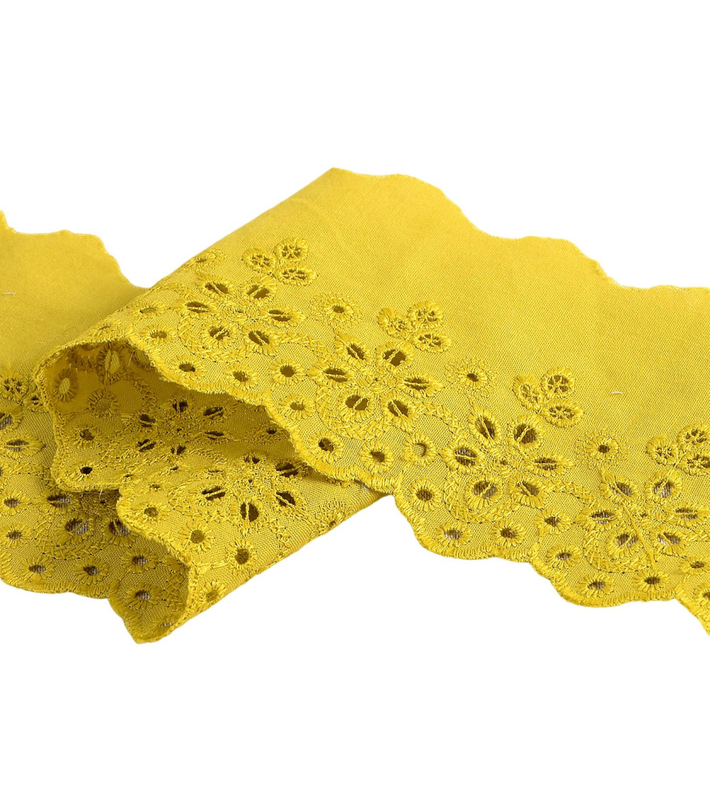 14.6m spool of scalloped flower embroidery anise green 70mm