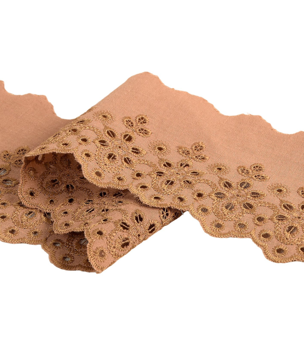 14.6m spool of chocolate brown scalloped flower embroidery 70mm