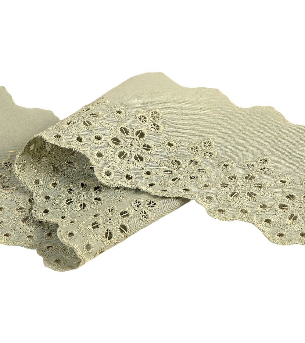 14.6m spool of almond green scalloped flower embroidery 70mm