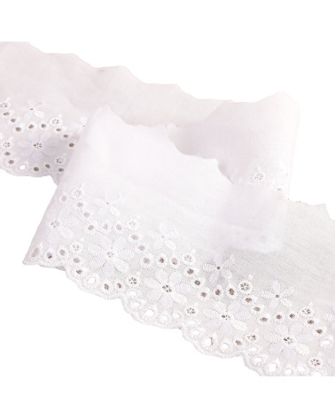 14.6m spool of white scalloped flower embroidery 80mm