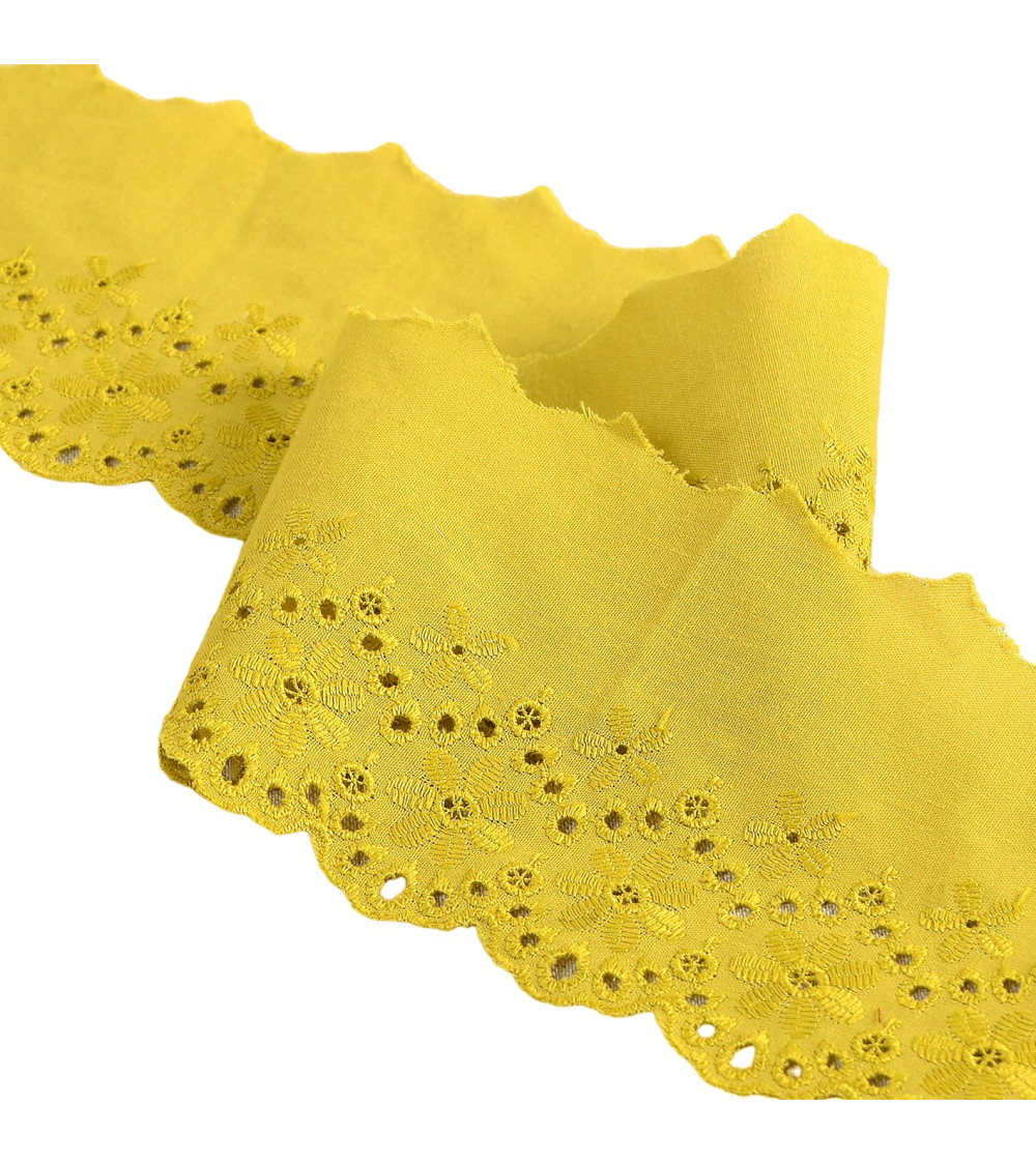 14.6m spool of scalloped flower embroidery anise green 80mm