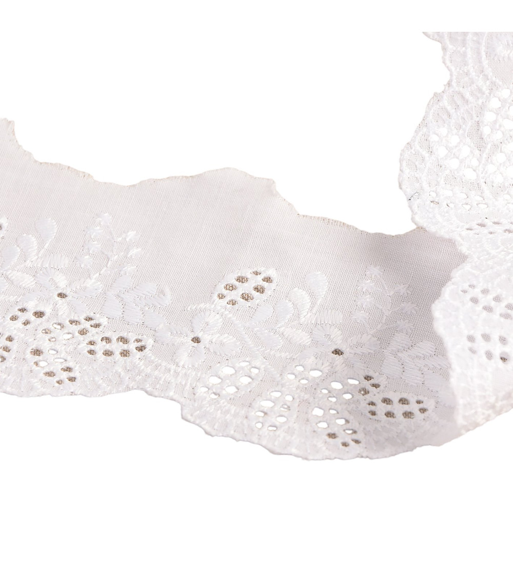 14.6m spool embroidery flowers leaves white 60mm