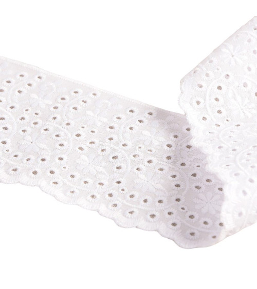 14.6m spool of white flower embroidery 72mm