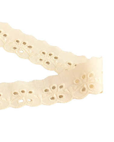 Broderie fleurs festonnée écru 30mm au mètre