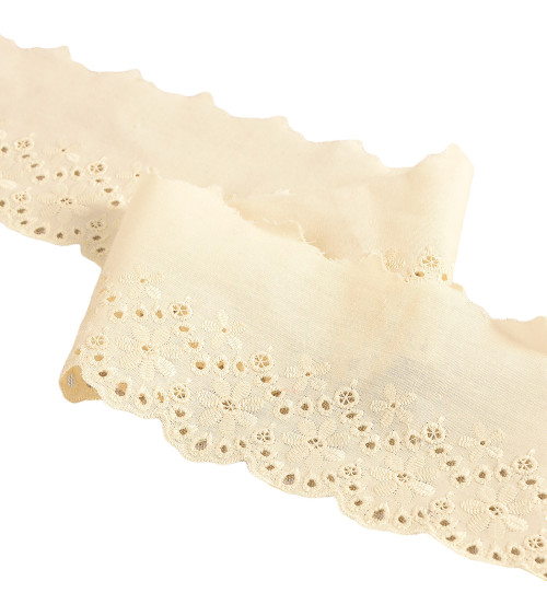 Ecru scalloped flower embroidery 80mm per meter