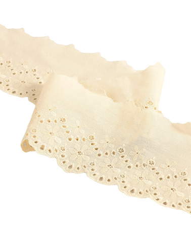 Ecru scalloped flower embroidery 80mm per meter