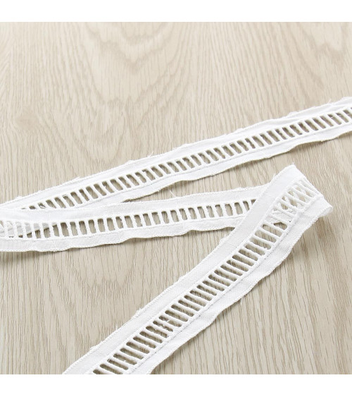 Broderie jour échelle blanc 25mm au mètre