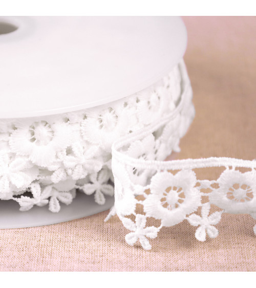 Guipure flowers 35mm white per meter