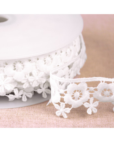 Guipure flowers 35mm white per meter