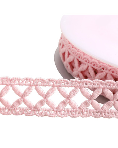 Spool of 13.5m guipure with 30mm fuchsia pink crisscrosses