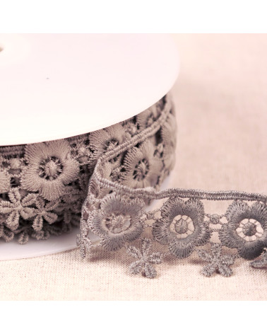 Guipure flowers 35mm medium gray per meter