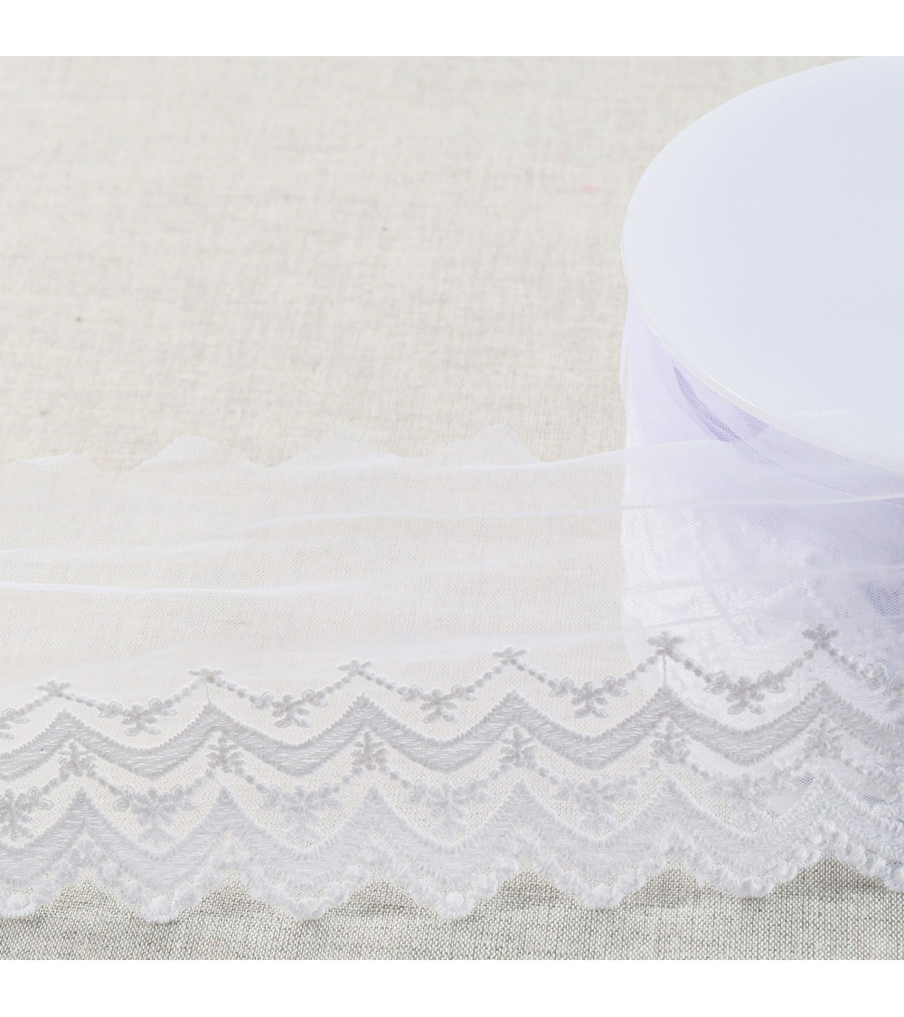 Tulle brodé double vague festonnées mat 108mm blanc au mètre