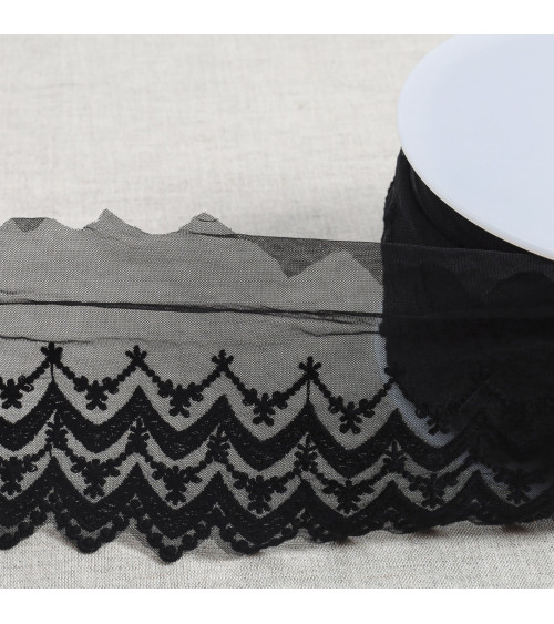 Tulle brodé double vague festonnées mat 108mm noir au mètre