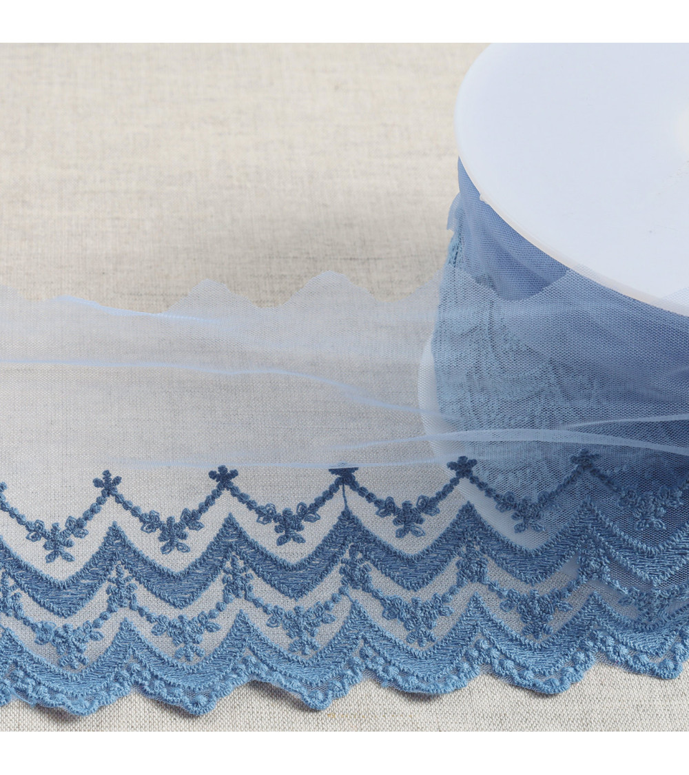 Tulle brodé double vague festonnées mat 108mm bleu lavande au mètre