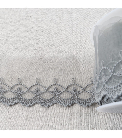 Spool 18m embroidered tulle leaves with matte scallops 75mm medium gray