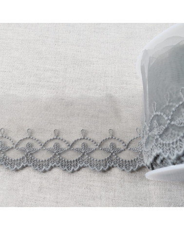 Spool 18m embroidered tulle leaves with scallops matt 75mm medium gray