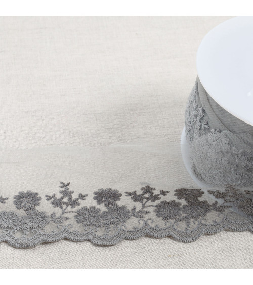Spool 18m tulle embroidered bouquet of flowers matte 95mm medium gray