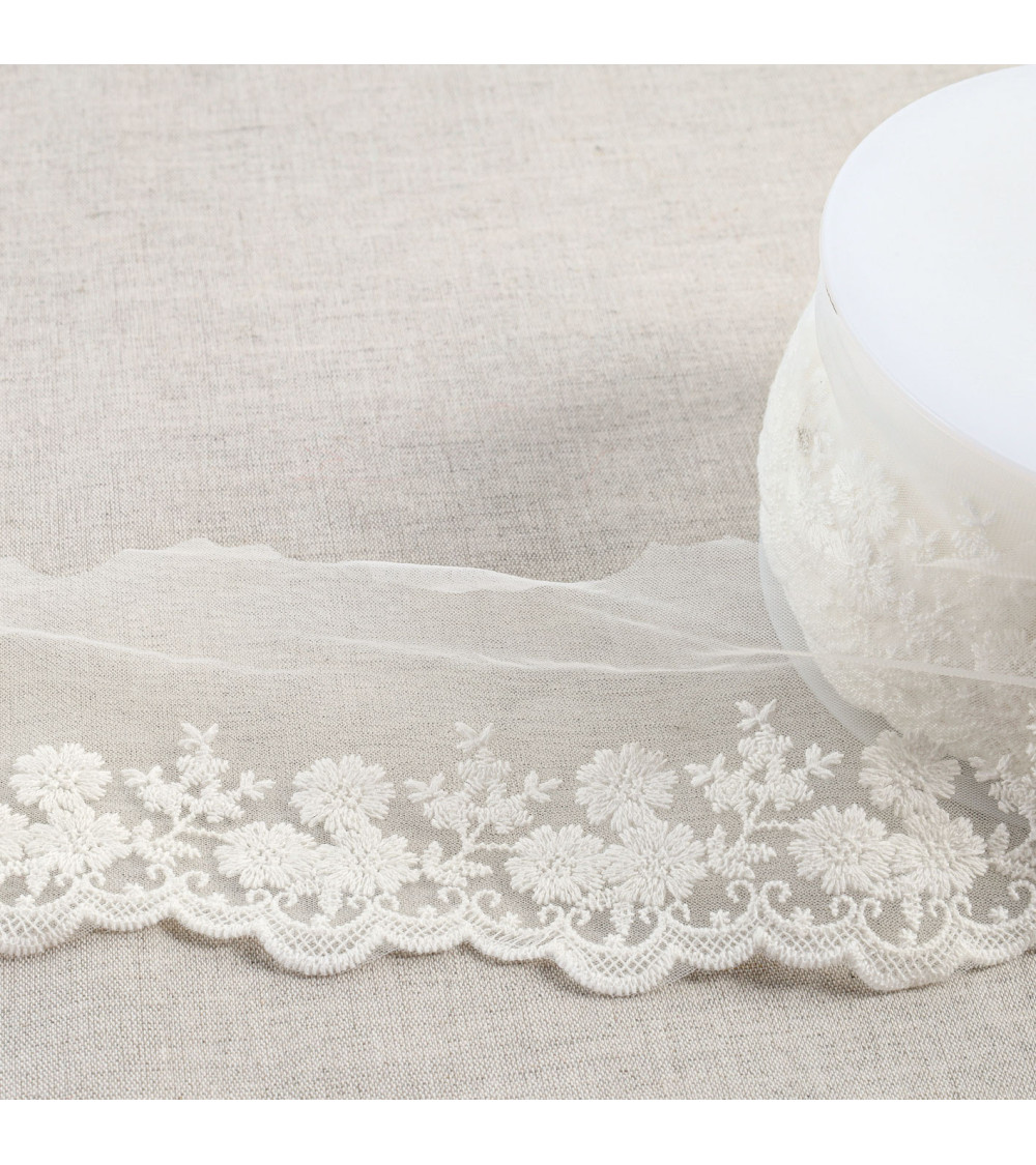 Spool 18m embroidered tulle bouquet of flowers matte 95mm ecru